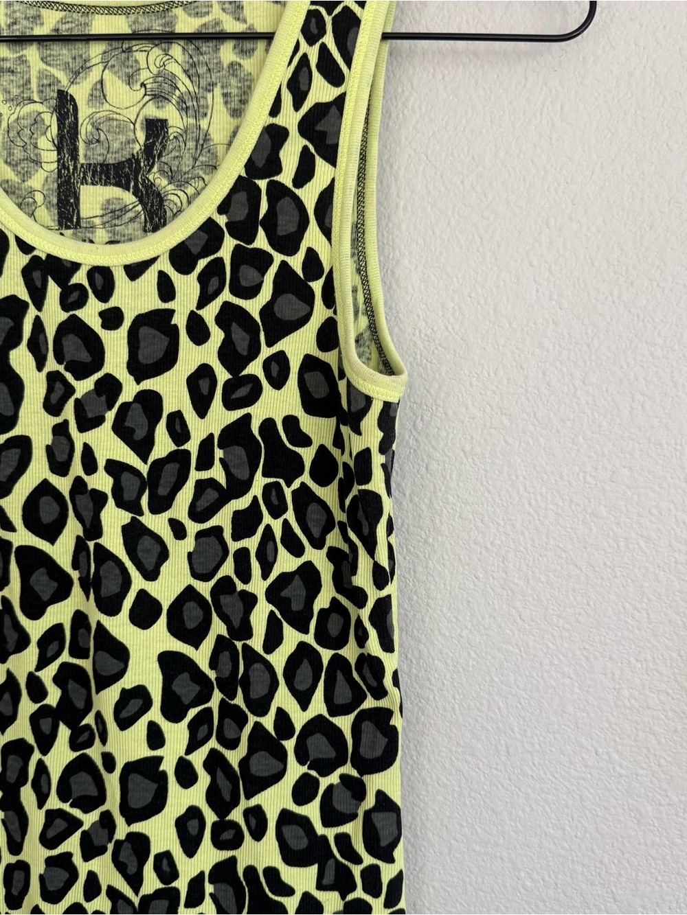 Kirra Neon Yellow Green Ribbed Tank Top. Size Large